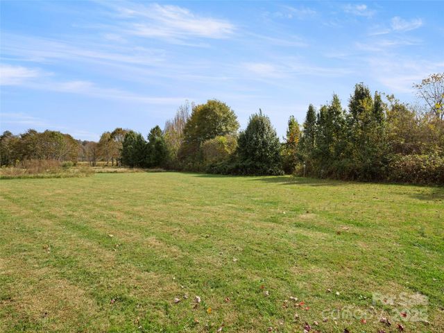 32 Bungalow Way, Brevard, NC 28712