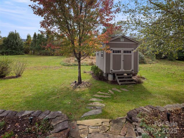 32 Bungalow Way, Brevard, NC 28712