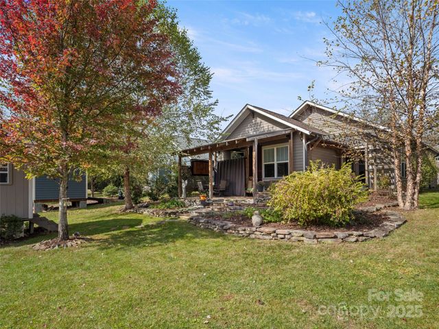 32 Bungalow Way, Brevard, NC 28712