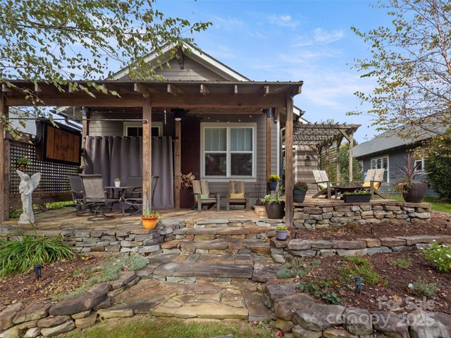 32 Bungalow Way, Brevard, NC 28712