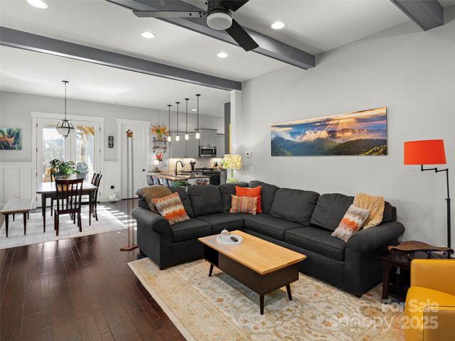 32 Bungalow Way, Brevard, NC 28712