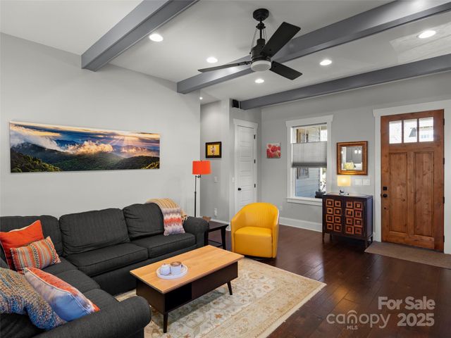 32 Bungalow Way, Brevard, NC 28712