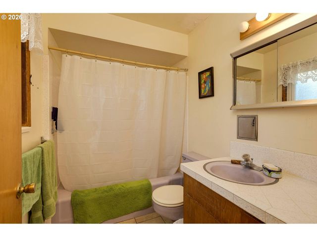 5491 Se TELEGRAPH Rd, Amity, OR 97101