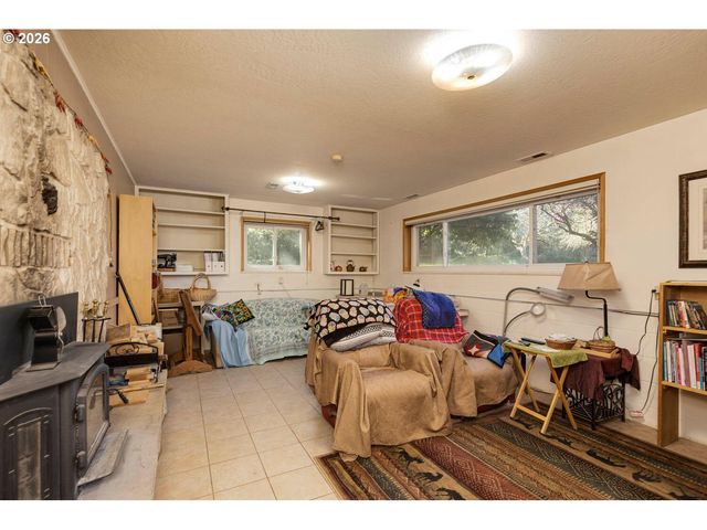 5491 Se TELEGRAPH Rd, Amity, OR 97101