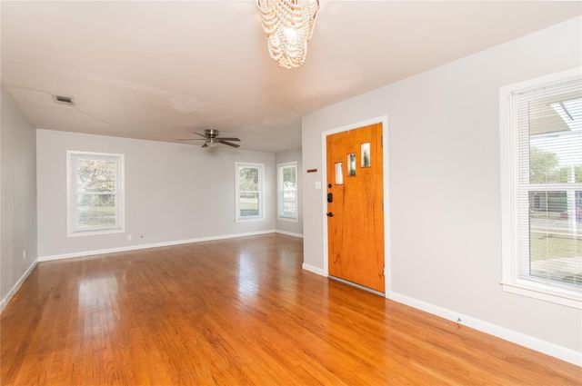 812 N Penelope ST, Belton, TX 76513