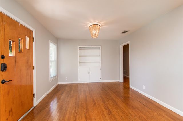 812 N Penelope ST, Belton, TX 76513