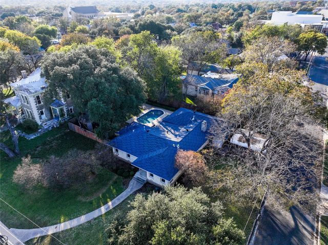 812 N Penelope ST, Belton, TX 76513