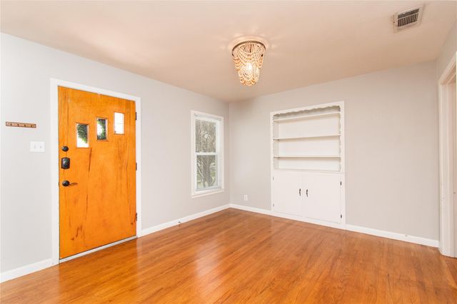 812 N Penelope ST, Belton, TX 76513