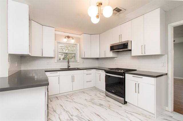 812 N Penelope ST, Belton, TX 76513