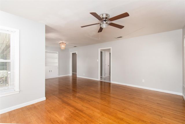 812 N Penelope ST, Belton, TX 76513