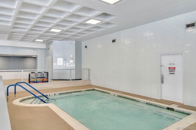 27110 Grand Central Parkway 1V, Floral Park, NY 11005