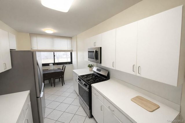 27110 Grand Central Parkway 1V, Floral Park, NY 11005