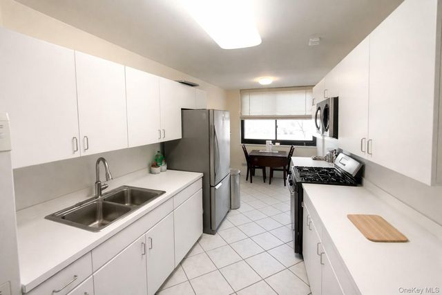 27110 Grand Central Parkway 1V, Floral Park, NY 11005