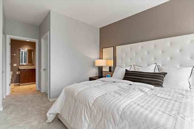 240 E Illinois Street 2401, Chicago, IL 60611