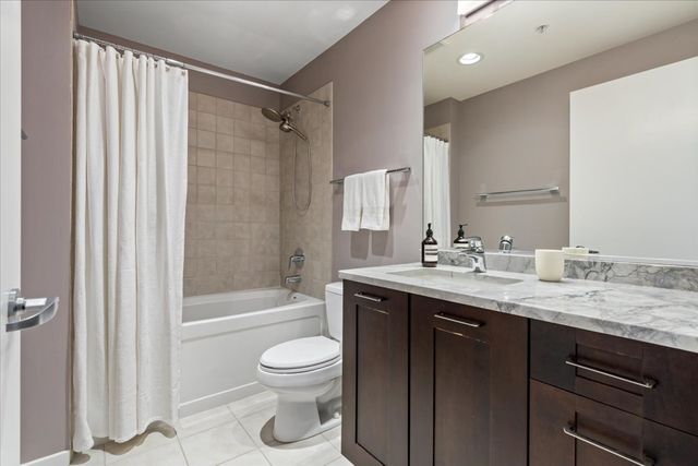 240 E Illinois Street 2401, Chicago, IL 60611