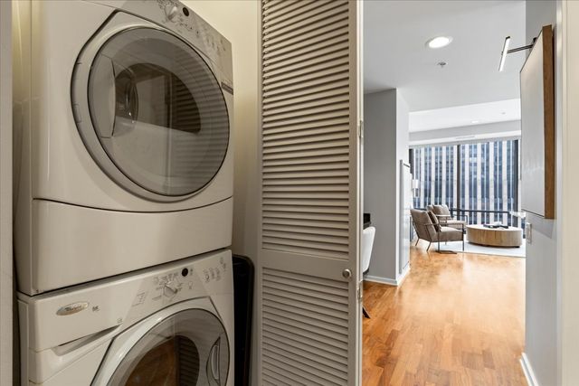 240 E Illinois Street 2401, Chicago, IL 60611