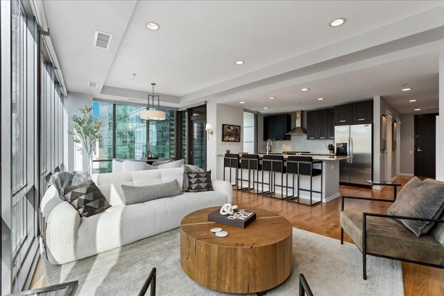 240 E Illinois Street 2401, Chicago, IL 60611