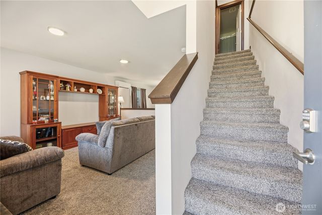 419 Raybird Avenue, Granite Falls, WA 98252