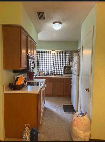 914 Pleasant Valley Road, Garland, TX 75040