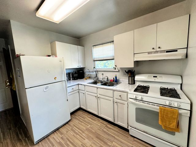 3900 W Diversey Avenue 2F, Chicago, IL 60647