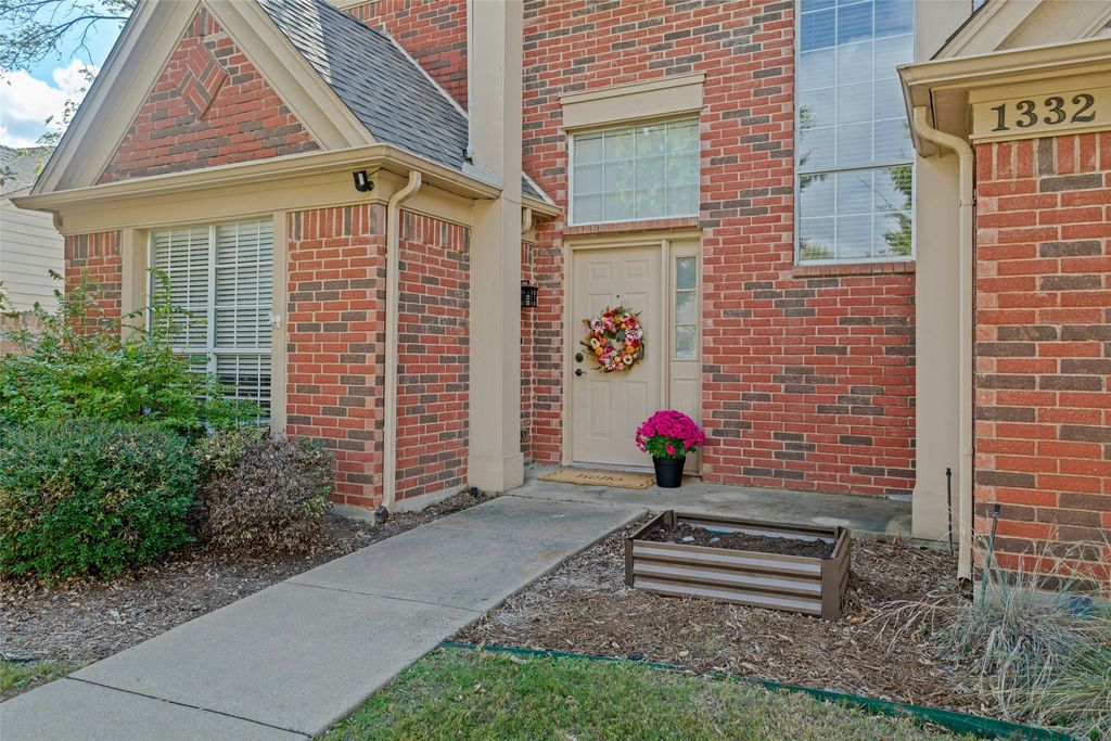 1332 Old Barn Lane, Lewisville, TX 75067 — photo 2