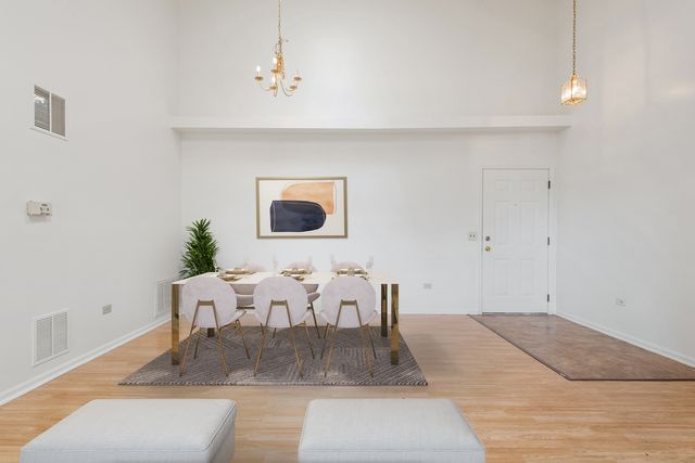 881 N Swift Road 306, Addison, IL 60101