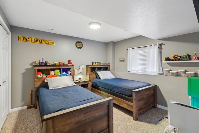 709 W Rock Island Street, Knoxville, IA 50138