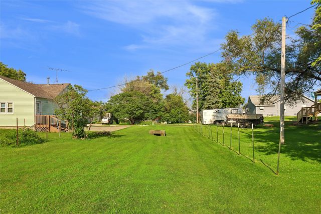 709 W Rock Island Street, Knoxville, IA 50138