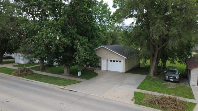709 W Rock Island Street, Knoxville, IA 50138