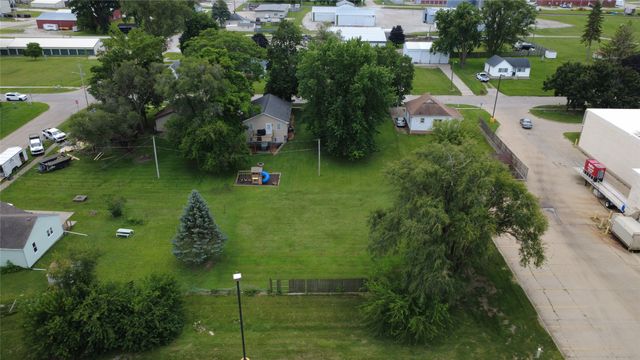 709 W Rock Island Street, Knoxville, IA 50138