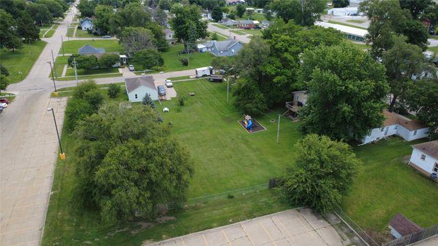 709 W Rock Island Street, Knoxville, IA 50138