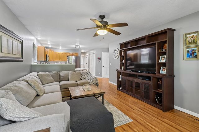 709 W Rock Island Street, Knoxville, IA 50138