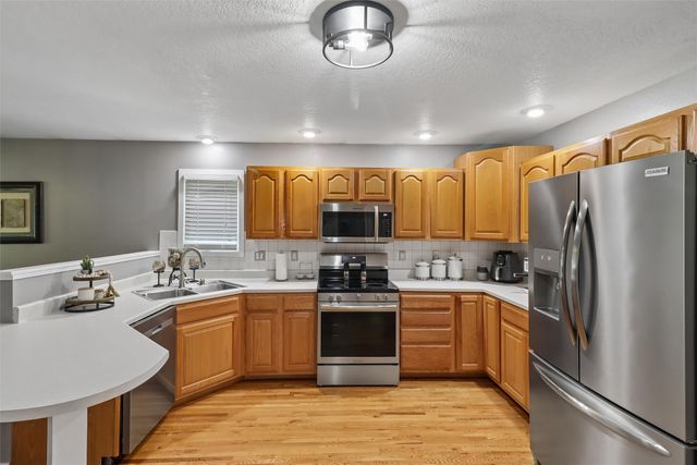 709 W Rock Island Street, Knoxville, IA 50138