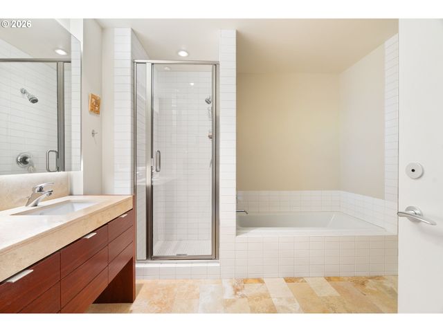 3570 S RIVER Pkwy 1303, Portland, OR 97239