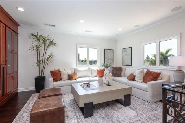 1445 Catalina, Seal Beach, CA 90740
