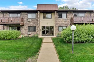 2620 N Windsor Drive 101, Arlington Heights, IL 60004