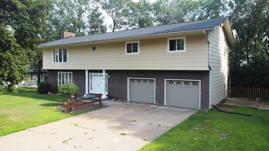 911 Radcliffe Avenue, Altoona, WI 54720