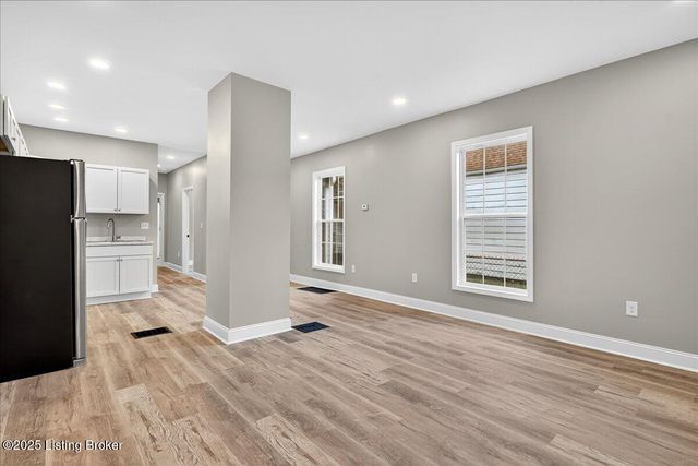 3121 W Magnolia Ave, Louisville, KY 40211