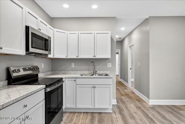 3121 W Magnolia Ave, Louisville, KY 40211