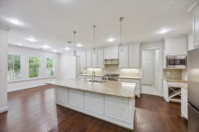 1717 Creek Drive, Houston, TX 77055