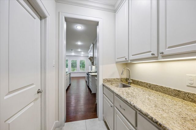 1717 Creek Drive, Houston, TX 77055