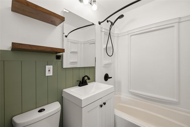 4120 10th Street, Des Moines, IA 50313