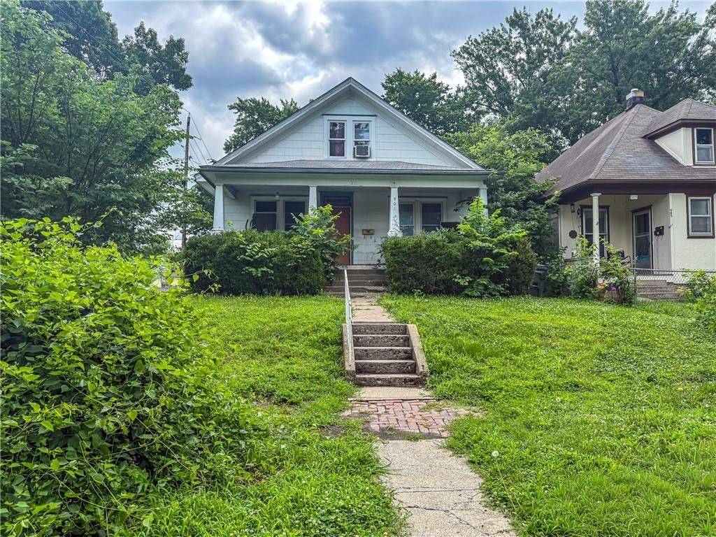 901 9th Avenue, Leavenworth, KS 66048