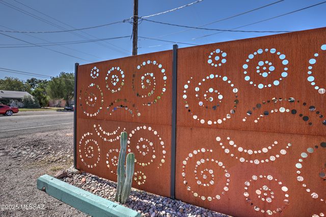 2631 E Prince Road, Tucson, AZ 85716