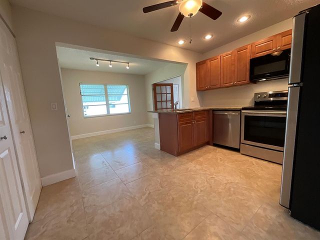 2016 SW 16th Avenue, Boynton Beach, FL 33426