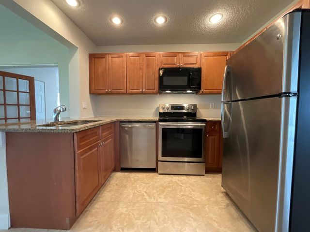 2016 SW 16th Avenue, Boynton Beach, FL 33426