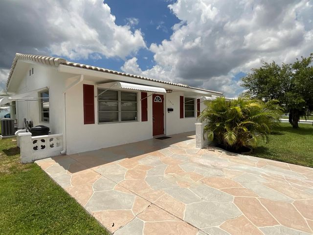 2016 SW 16th Avenue, Boynton Beach, FL 33426