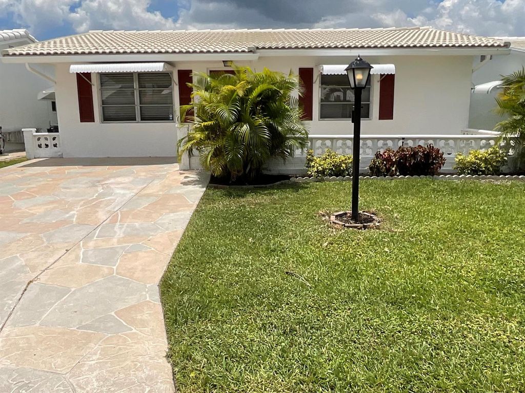 2016 SW 16th Avenue, Boynton Beach, FL 33426