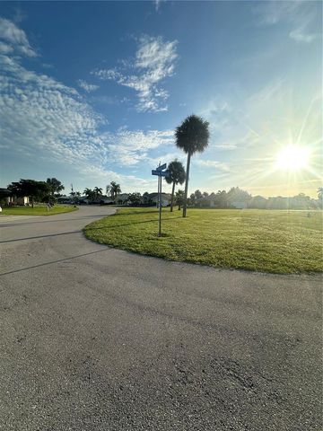 707 VINCA ROSEA, Punta Gorda, FL 33955