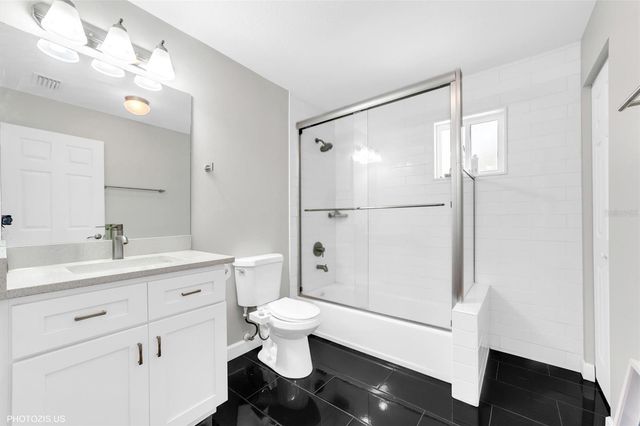 3304 MORAN ROAD, Tampa, FL 33618